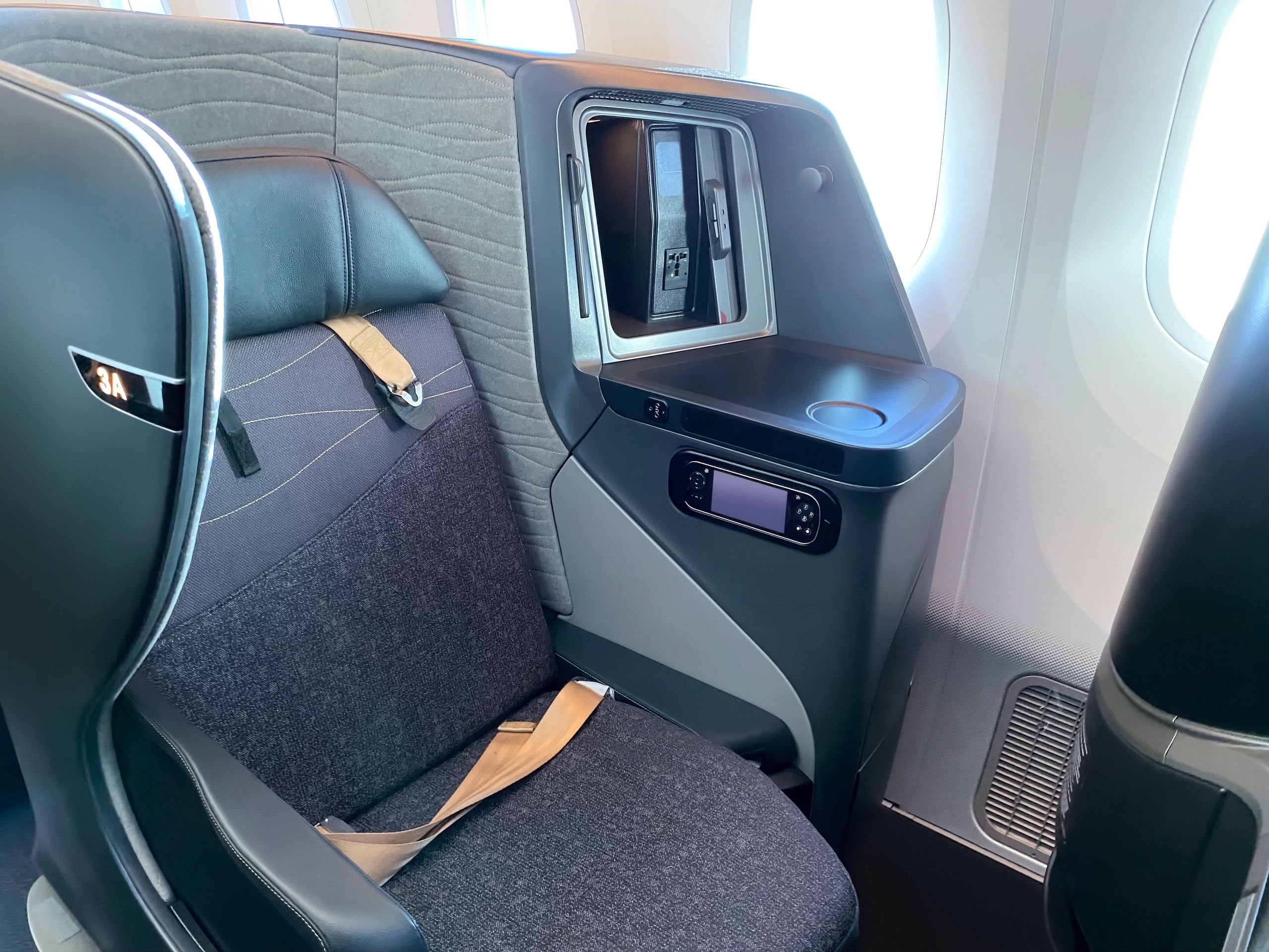 Business class style aircraft cabin seating